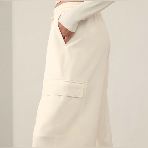 Athleta Ivory Wide-Leg Cargo Pants - Picture 4 of 16